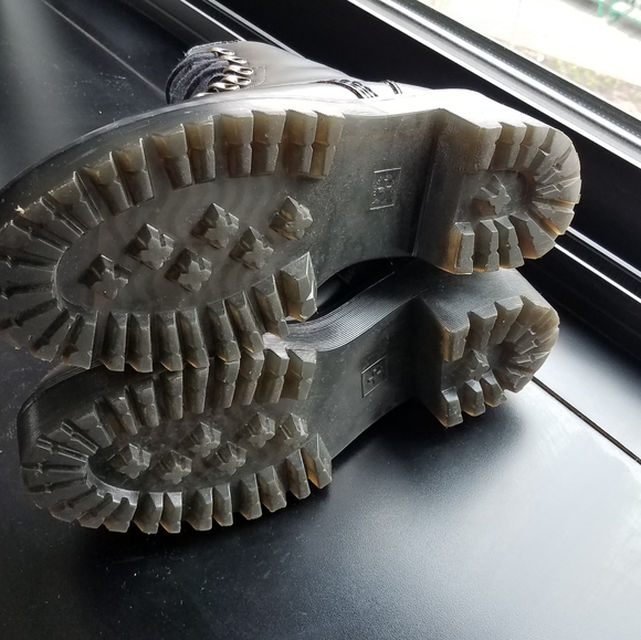 *SOLD* Dr. Martens Leona Boots - Picture 7 of 8